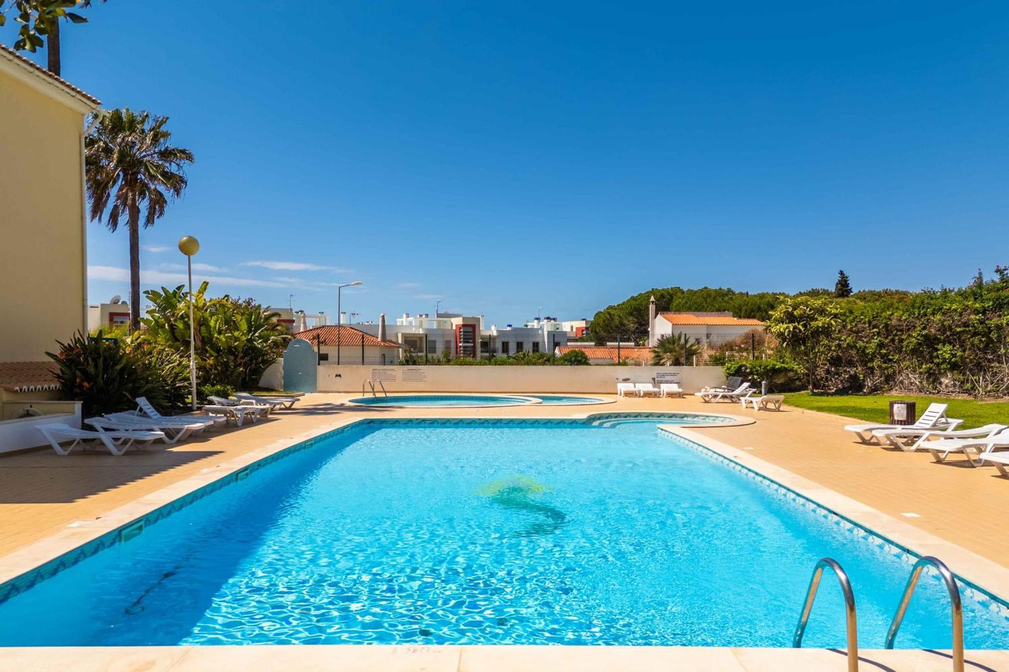 Apartamentos Bosque Sao Jose アルブフェイラ エクステリア 写真